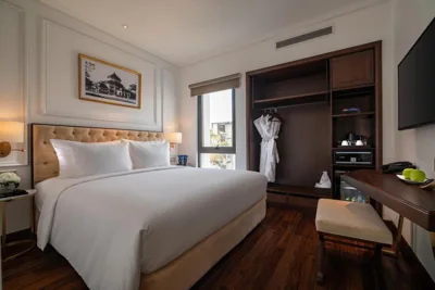 Habitación doble o con 2 camas individuales Deluxe con vistas — Soleil Boutique Hotel Hanoi